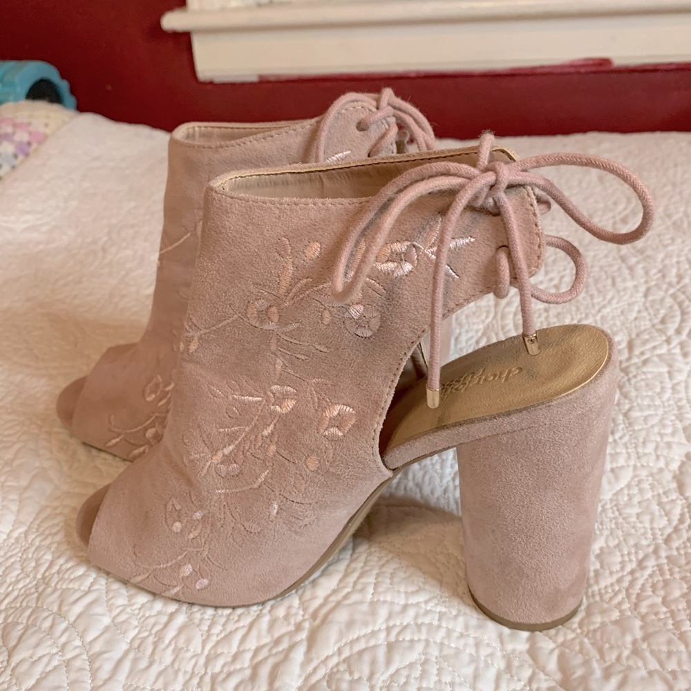 Ladies shoes